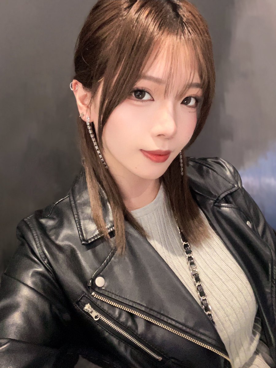 mira_vo0306's tweet photo. フェチに届け😎🖤

#レザー  #レザージャケット  #ライダース  #ライダース女子  #レザー好き  #革ジャン  #革  #バイク女子 https://t.co/0US9GWDQvz