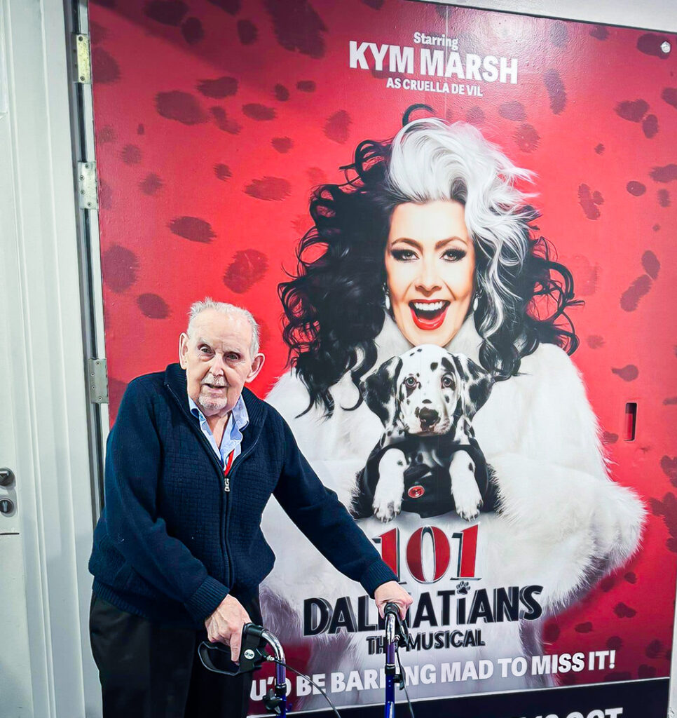 TheCarerUK's tweet photo. Bernard Sunley Care Home Residents Have A Paw-Sitively Amazing Time At The Theatre https://t.co/zWZLbrGkZk #Ageing #Care #Care_Homes #Care_Residents #Elderly https://t.co/DeaybTJc8x