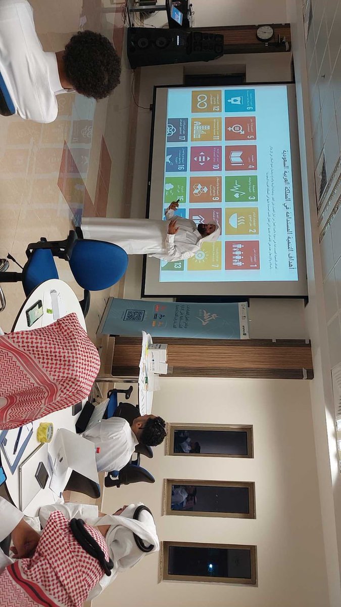 KFU_kAFOO_NVG's tweet photo. اختتمت وحدة العمل التطوعي بـ #جامعة_الملك_فيصل وبالتعاون مع #أكاديمية_الفوزان مساء يوم الأربعاء ١٦ أكتوبر برنامج#رائد_متقدم بعد مضي ثلاثة أيام قضاها طلبتنا بحماس وشغف بما يُنمي مهاراتهم ويطور قدراتهم ويمكنهم في تصميم وإدارة المبادرات المجتمعية 🌱

#أخبار_كفو https://t.co/27Fqfubpa0