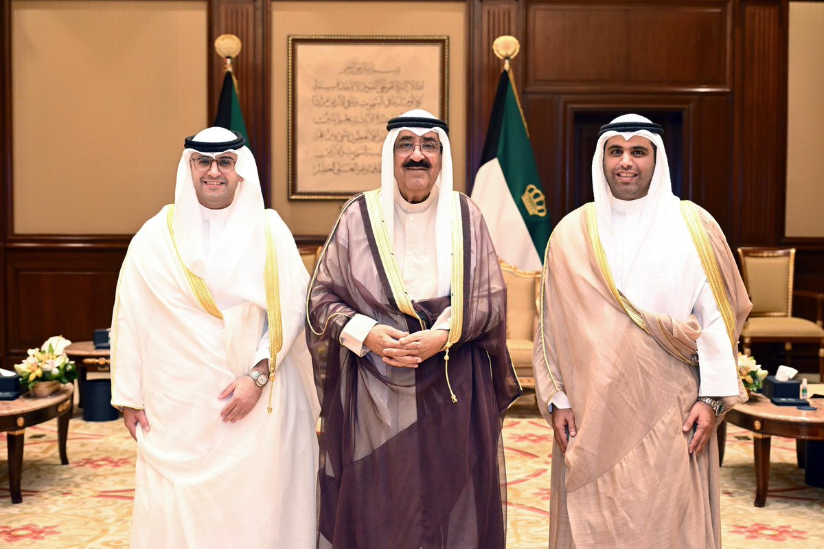 almehri_aa's tweet photo. تشرفت بلقاء حضرة صاحب السمو الشيخ مشعل الأحمد الصباح بحضور معالي وزير الدولة لشؤون البلدية والاسكان عبداللطيف المشاري استمعنا خلال اللقاء لآراء سموه ونصائحه وتوجيهاته السديدة. https://t.co/csYWozL1DF
