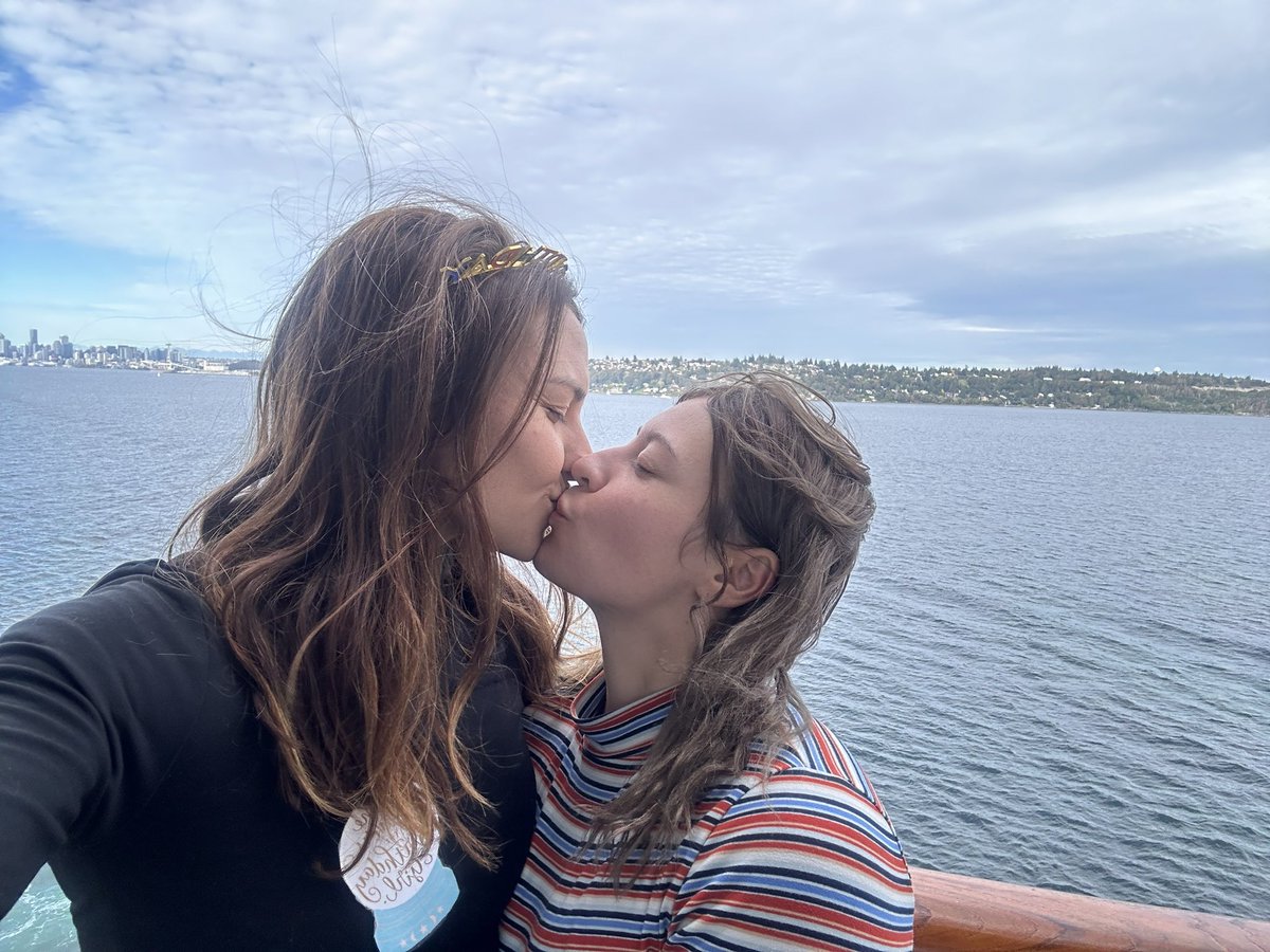 Chrissy Chambers ✨🏳️‍🌈 tweet media