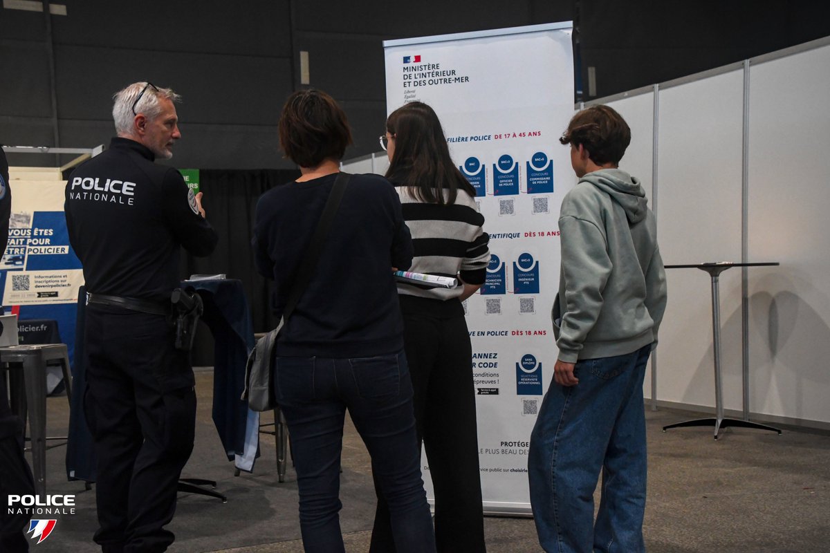 PoliceNat38's tweet photo. #Recrutement I Profitez de cette journée pour venir vous informer et rencontrer les #Policiers de l' unité recrutement égalité des chances.
#UPREC
#Protéger https://t.co/4nr1Y17xUz