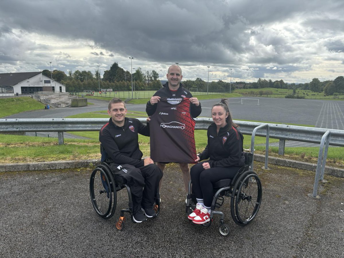 IsuzuUKPR's tweet photo. Isuzu dealer sponsors local wheelchair basketball club and U15 girls football team π
https://t.co/5zi6tF9pWU
#Isuzu #DMax #DrivenToDo #Dealer #MonaghanBros #SouthWest #LisnaskeaRovers #Sponsorship https://t.co/xlV8g7bFY6