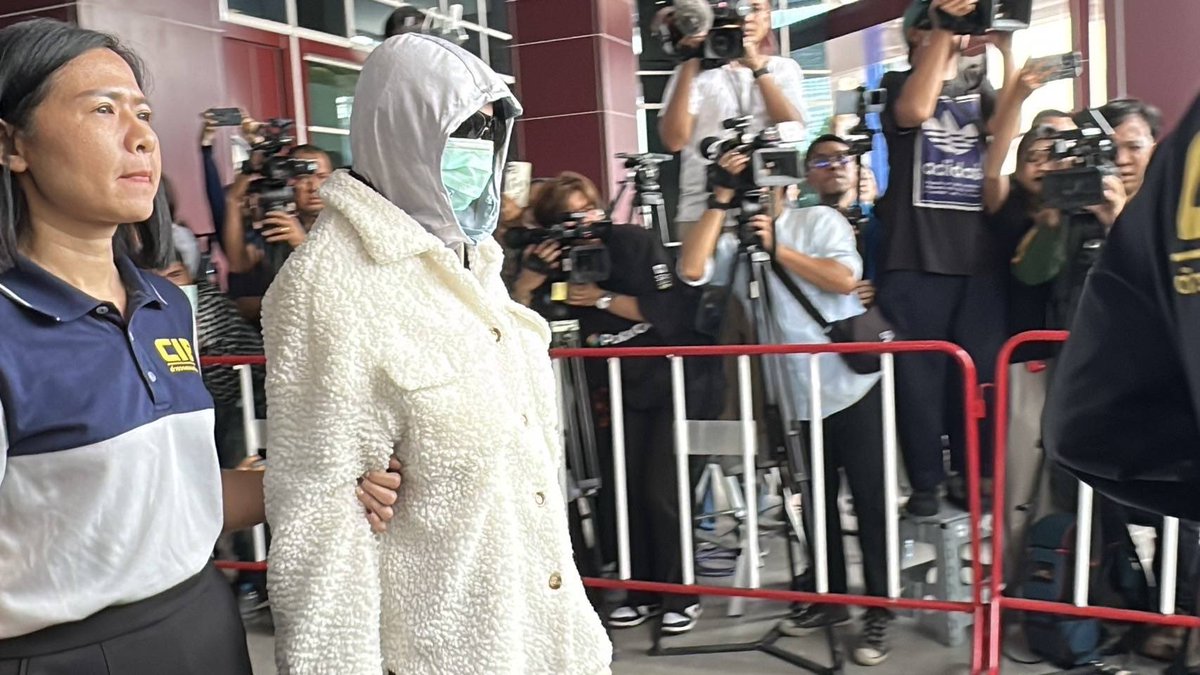 3 บอสดารา ‘แซม-มิน-กันต์’ ถูกคุมตัวทั้งหมด 17 ผู้ต้องหา ไปฝากขังต่อศาลอาญา คาดว่าน่าจะยื่นประกันตัวไม่ทันตามเวลาราชการ แซม-กันต์ ยกมือไหว้นักข่าว ส่วนมินพีชญาใส่เสื้อกันหนาว สวมหมวกแมสก์ปิดบังใบหน้า

#บอสพอล #บอสกันต์ #ดิไอค่อนกรุ๊ป #บอสดิไอคอน #ฝากขังดิไอคอน #มินพีชญา