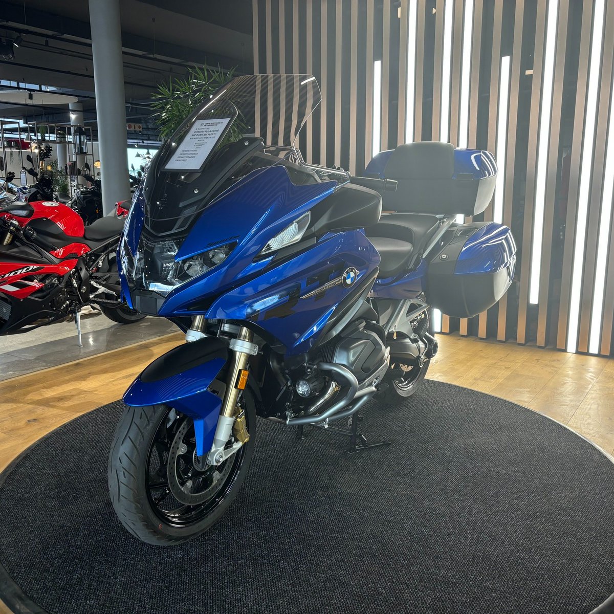 MotorradPLK's tweet photo. Congratulations Mr. Mark Parr-Bayley on your BMW R 1250 RT. We wish you many happy and safe miles. Thank you for choosing BMW Motorrad Polokwane - where customers become family. 
Continue to #MakeLifeARide

#BMWMotorradPolokwane #TheLMGExperience https://t.co/hgyWFmLSh6