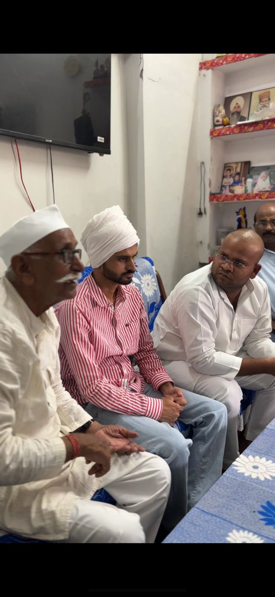 narendrayadav67's tweet photo. #JusticeforSanjeev
#GajraulaTeacherHomicide

चीखता रहा वो घुटता रहा अन्दर अन्दर
उसके हत्यारे अभी भी बाहर न्याय करो, न्याय करो 
दोषियों को सजा दिलाओ 
@myogiadityanath 
@thisissanjubjp 
@moradabadpolice 
@Aamitabh2
@TheLallantop
@ArunMishraLive
@chandramanishu7 https://t.co/Wk6jIGCLoe
