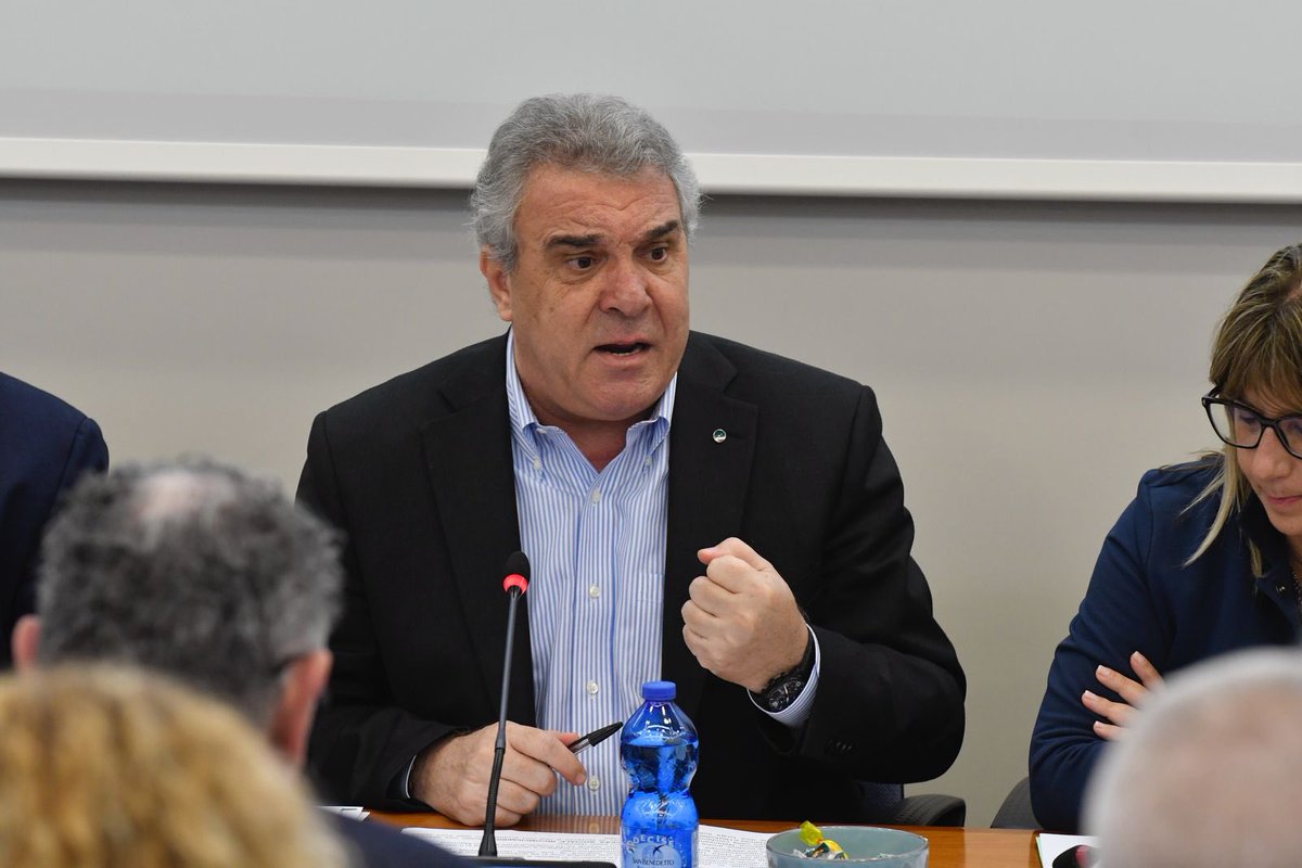 CislNazionale's tweet photo. Il Segretario Generale della Cisl #LuigiSbarra ha aperto oggi a Roma, con la sua relazione, i lavori del Comitato Esecutivo Confederale. https://t.co/60MMJomuys