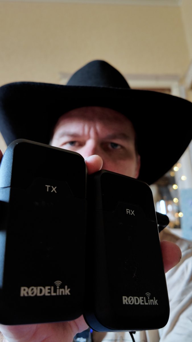 I am giving away a Rodelink Wireless Filmmakers kit. I will be picking a YouTube subscriber at random when I reach 1,000 subs. 
Free to enter, just subscribe at: youtube.com/@JeffPhilippi?…

Kit contains:
1 x Transmitter (TX)
1 x Receiver (RX)
1 x Lavelier Microphone
1 x Windshield