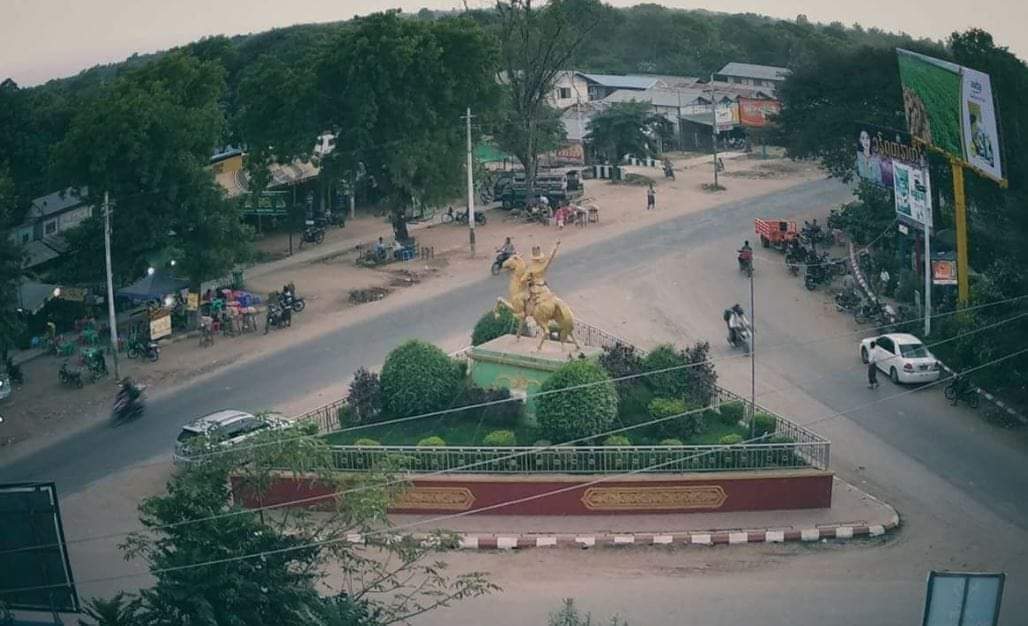 Zaygyi58144509's tweet image. At least 17 innocent civilians were killed after being tortured by Junta forces in Budalin township
this week.
Sibar village was torched by junta forces earlier today.
#Budalin
#WhatsHappeninglnMyanmar
#WarCrimesOfJunta
#SAC burnt villages in #sagaing region.