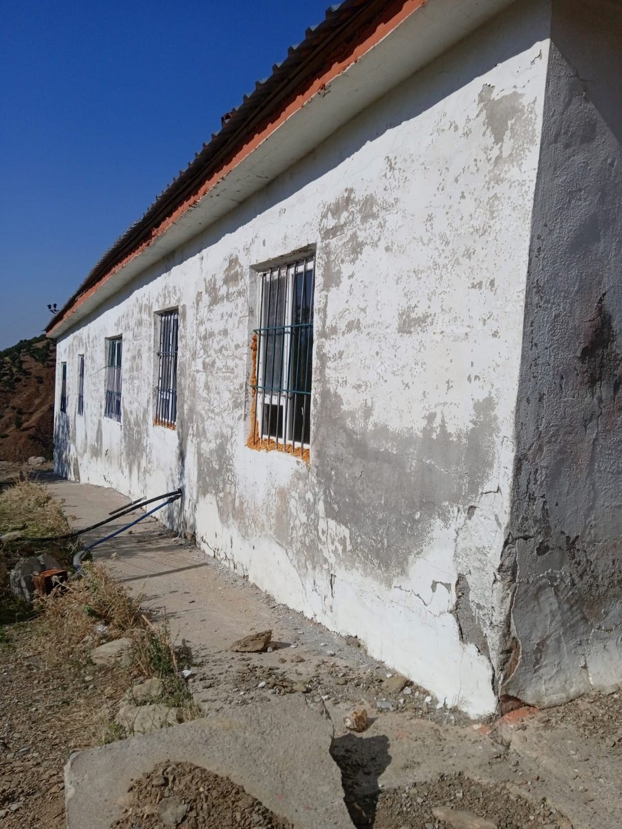 SasonMem's tweet photo. İlçemizin ücra okullarından biri olan Örenağıl Keçiler İlkokulunun bütün bakım onarım boya işleri tamamlanarak yeni yüzüyle eğitim öğretim hizmeti vermeye devam ediyor . https://t.co/IFlKh2C5l8