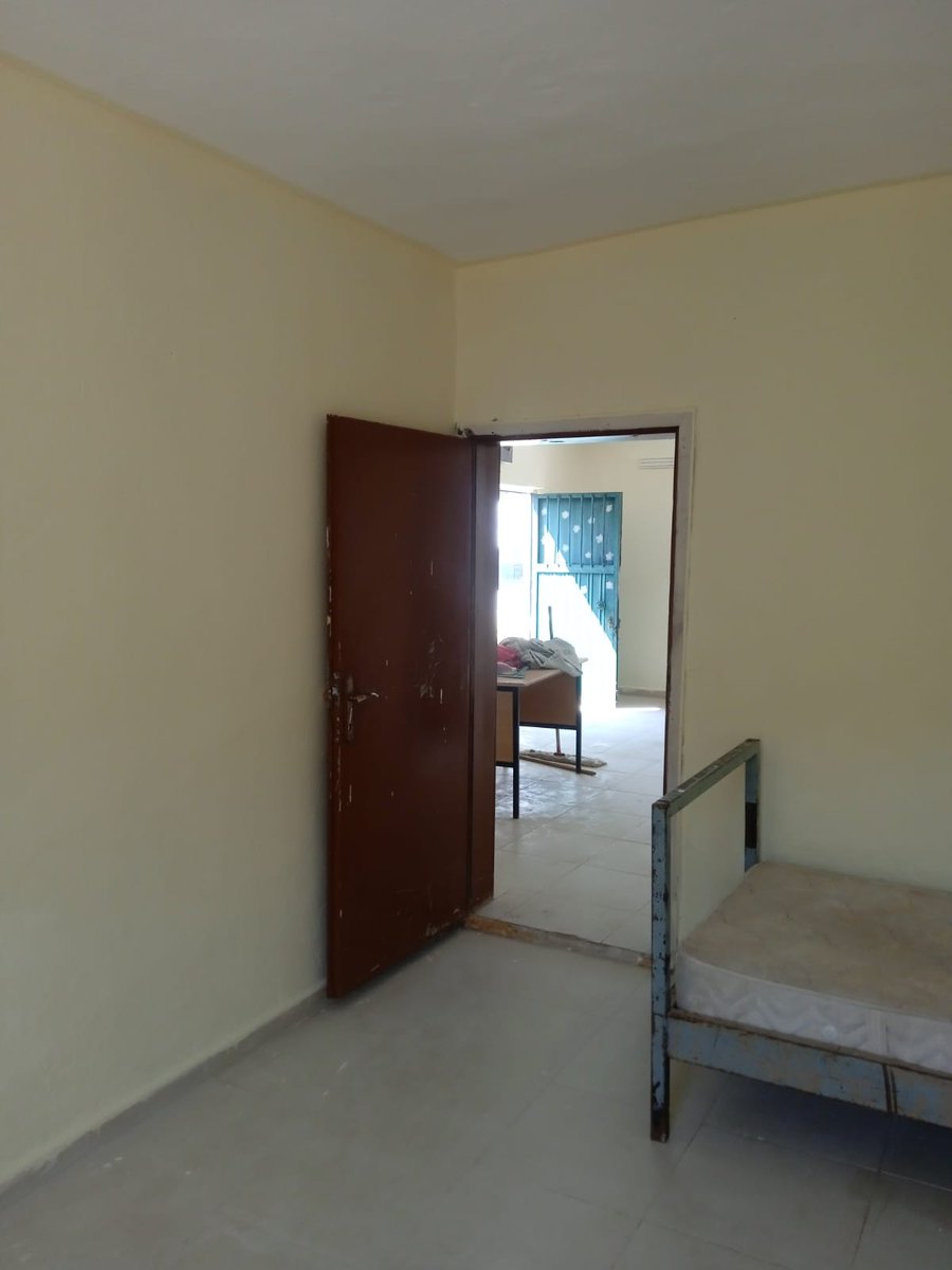 İlçemizin ücra okullarından biri olan Örenağıl Keçiler İlkokulunun bütün bakım onarım boya işleri tamamlanarak yeni yüzüyle eğitim öğretim hizmeti vermeye devam ediyor .