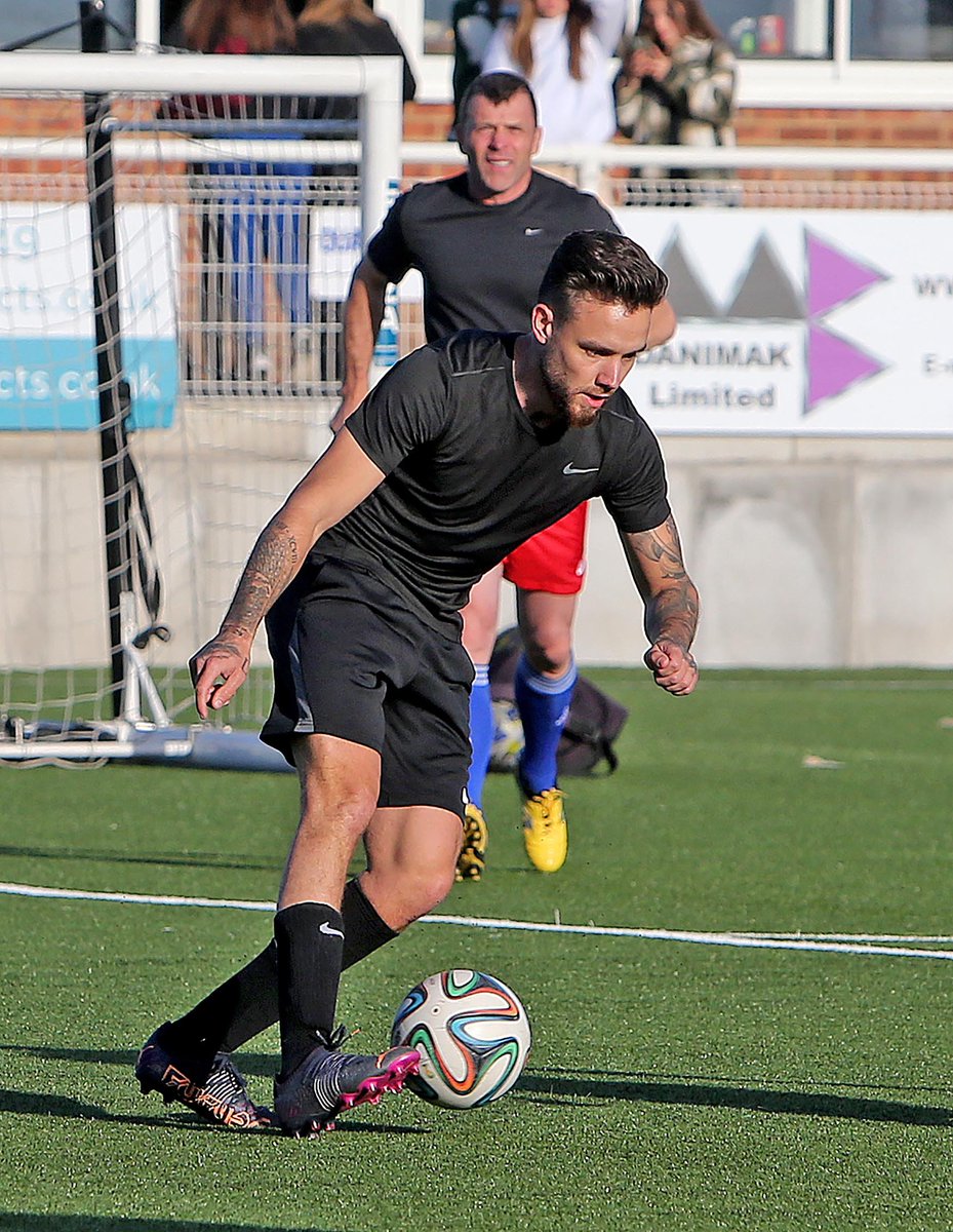 BTFC's tweet image. We are very saddened to hear of the passing of former @onedirection star Liam Payne.
Liam trained at Billericay Town FC in April 2022 in preparation for @socceraid, for which he was England Captain. Our sincerest thoughts, prayers, and best wishes go out to his friends, family,…