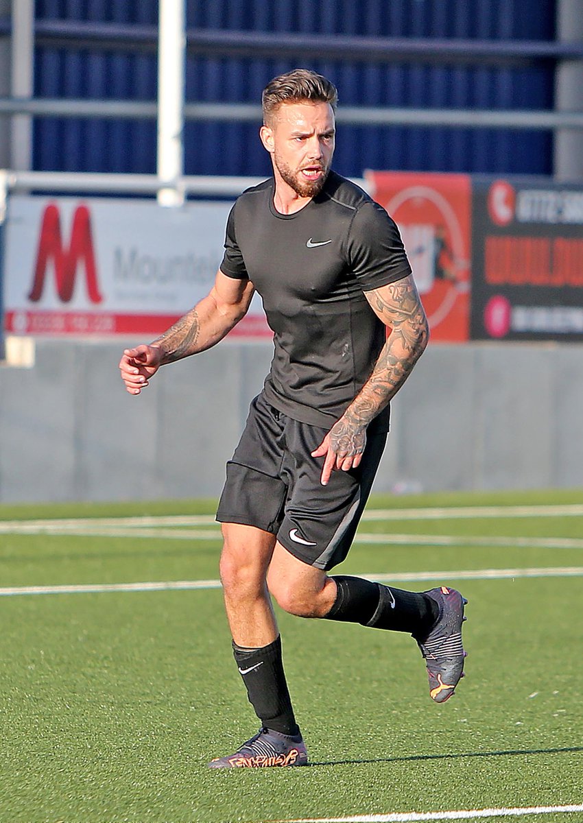 BTFC's tweet image. We are very saddened to hear of the passing of former @onedirection star Liam Payne.
Liam trained at Billericay Town FC in April 2022 in preparation for @socceraid, for which he was England Captain. Our sincerest thoughts, prayers, and best wishes go out to his friends, family,…