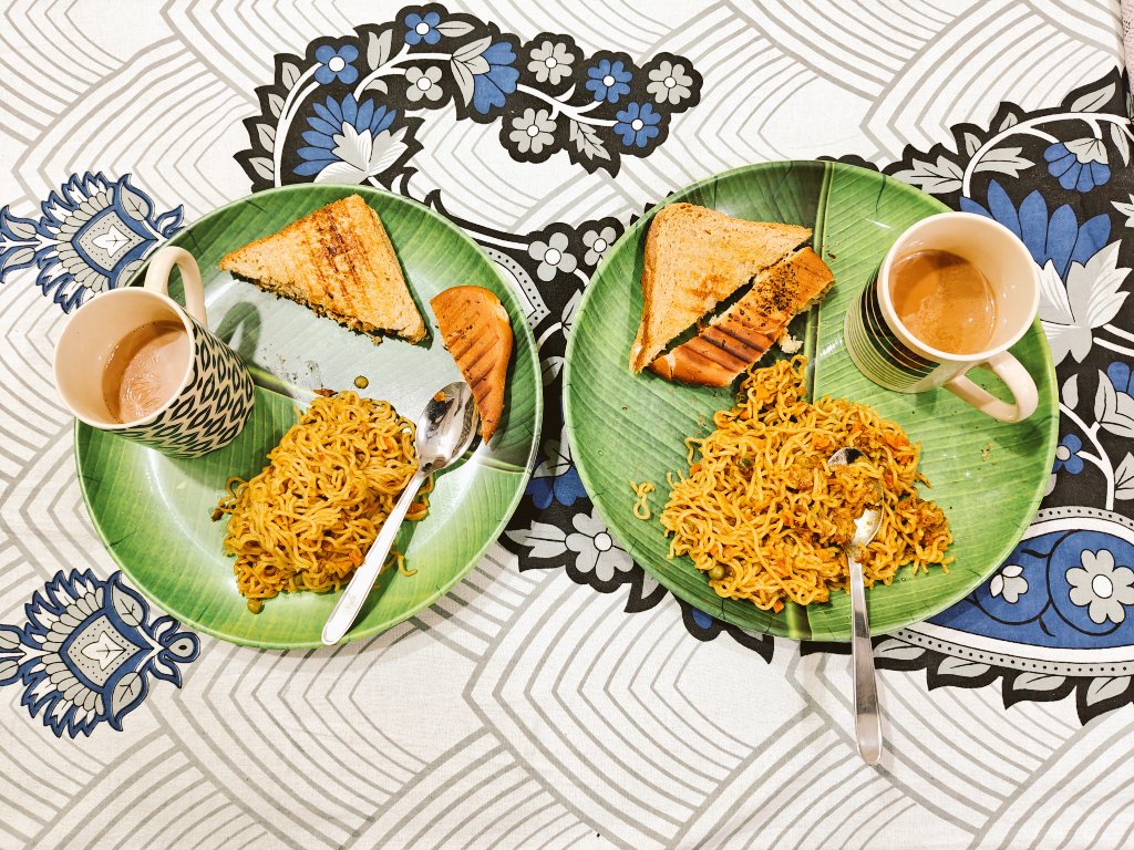 H_Arjun0312's tweet photo. Woke up early and prepared the breakfast today - Chai, Maggie, garlic bread toast! 

A combo that hits the spot!

#chai #maggie #breadtoast #cooking https://t.co/r8vzAbzVqo