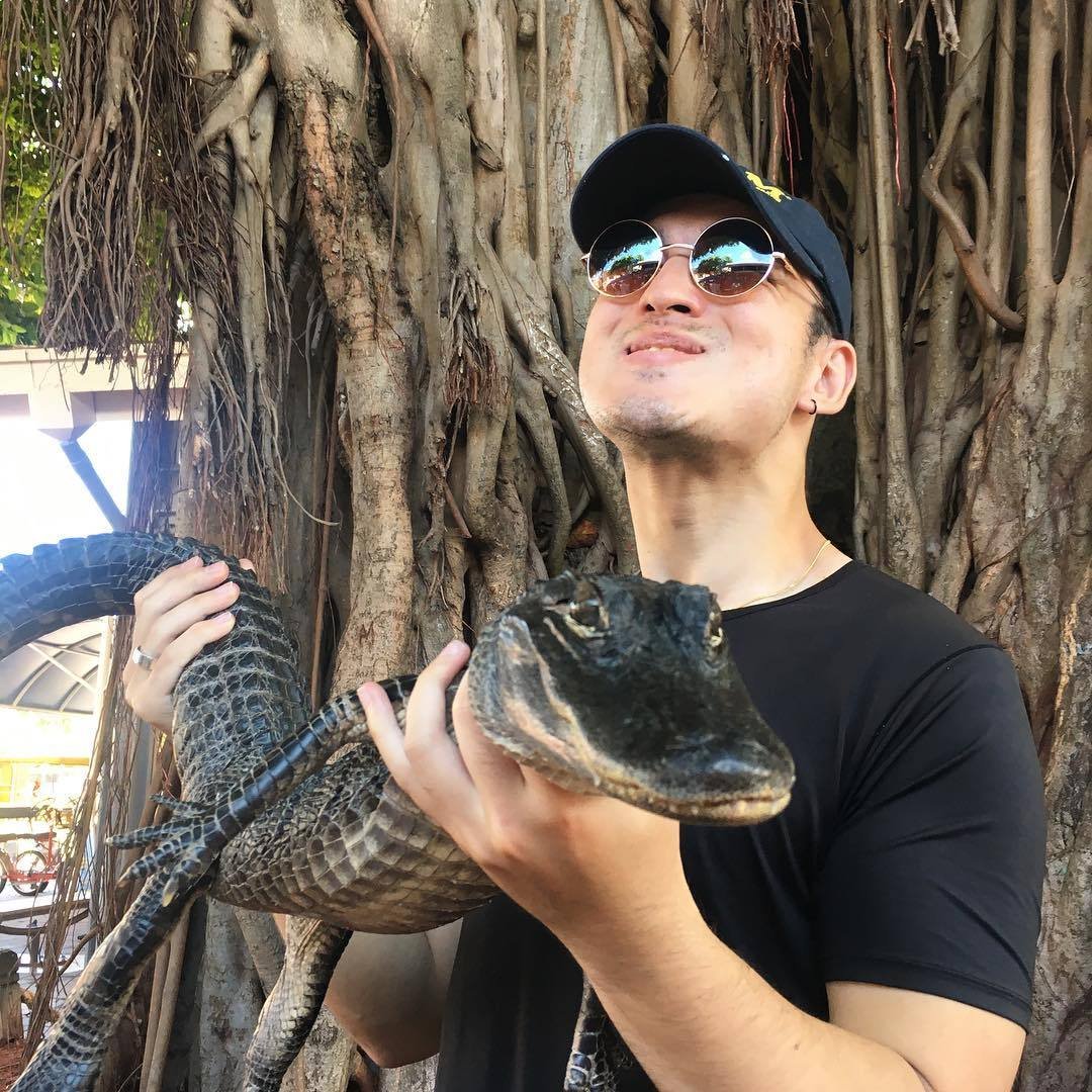 jojistats777's tweet photo. This genre of Joji's smile https://t.co/QmjN7YgXfB