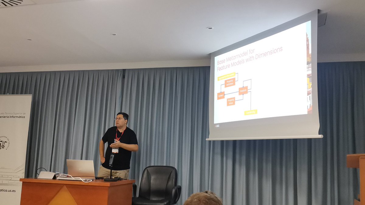 achamoman's tweet image. @pmolinam presentando Feature Models en #langdev2024. Gran trabajo del equipo de @metad3v