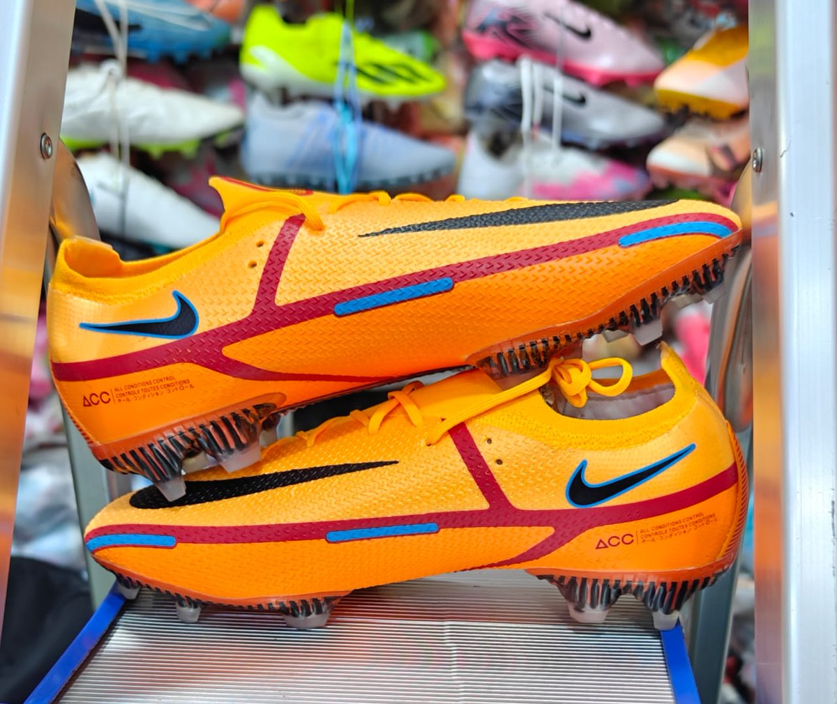 RevoltUg's tweet photo. Soccer cleats re-stocked at ours . 
Fair plays >>> 130k - 150k
Studs>>>>>> 150k - 170k

#RevoltAt3 https://t.co/XcpWYRJqXX