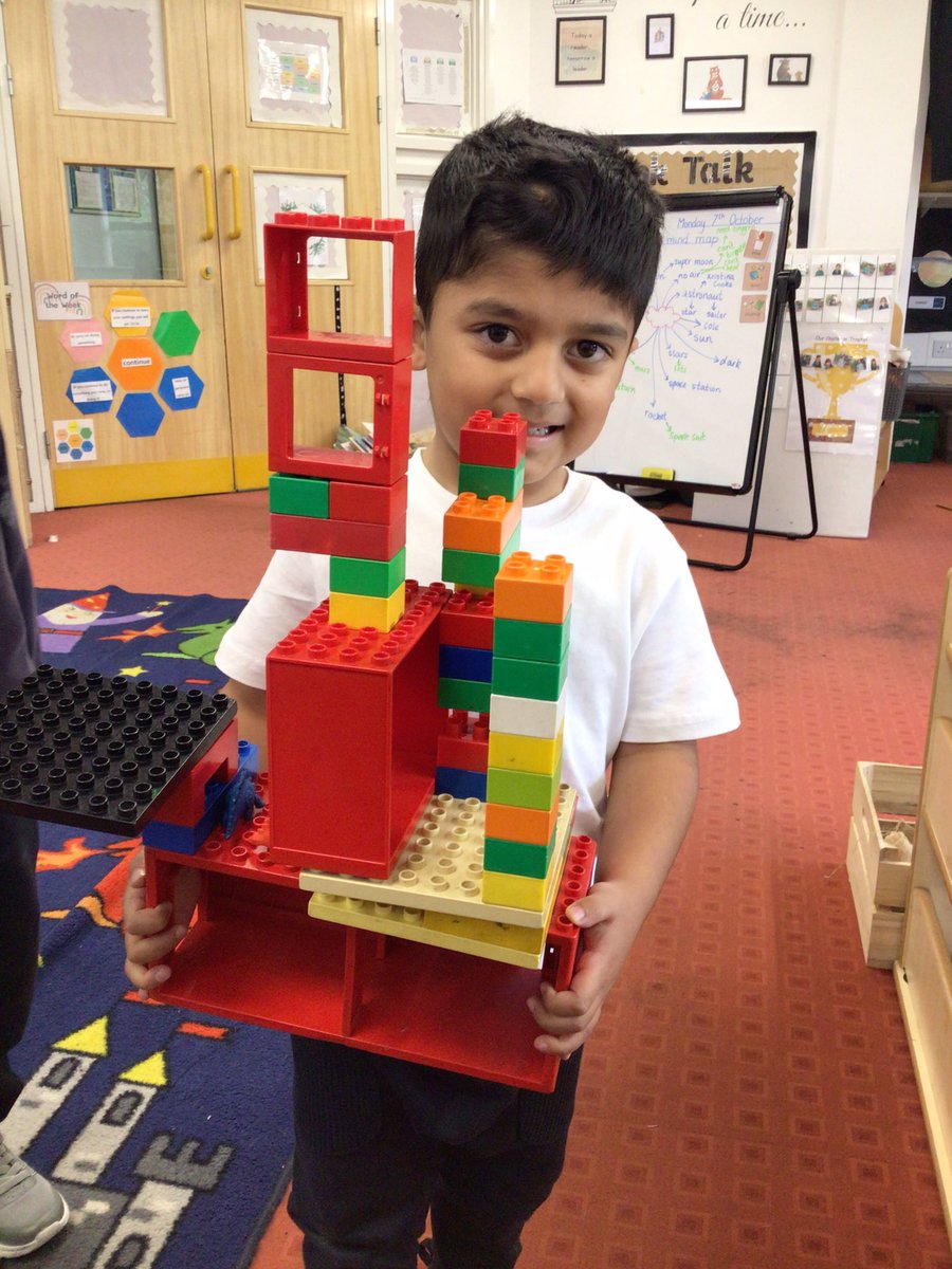 VALLEYEYFS's tweet photo. We LOVE to build in our construction area! We like to share our creations because we’re so proud 👷🧱 https://t.co/OwAAm3PlKG