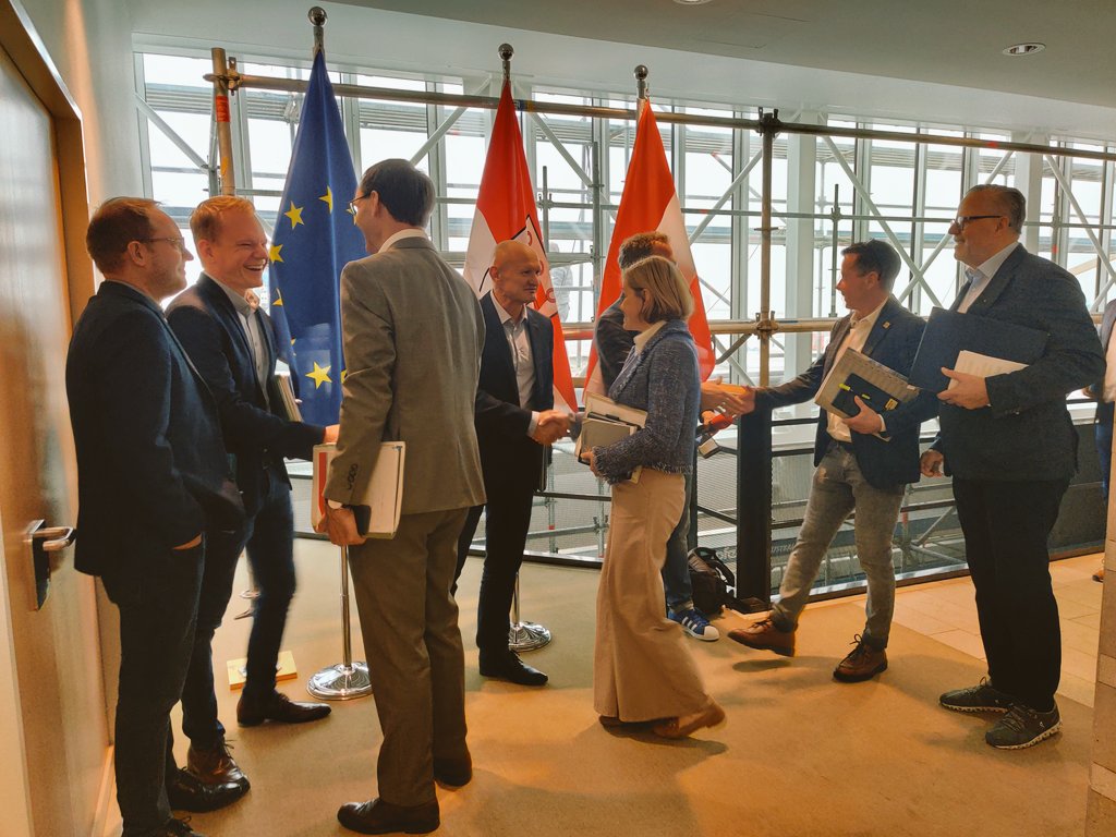 AngelikaGrabher's tweet photo. Freundliche Nasen und Kaffeele: Parteigespräche in #vorarlberg #ltwvbg24 https://t.co/CbA085N6rj