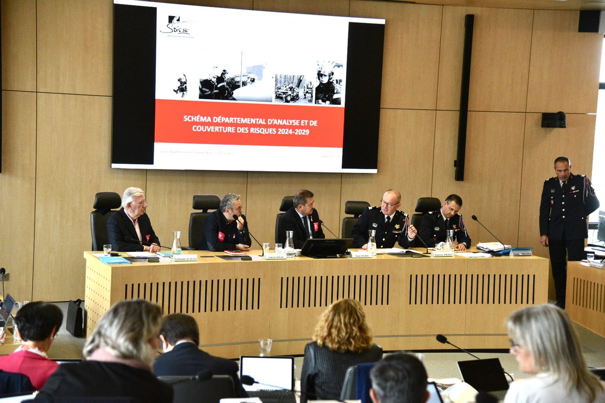 unionvienne's tweet photo. Présentation au @departement86 du schéma départemental d’analyse et de couverture des risques du Service Départemental d’Incendie et de Secours de la Vienne (SDIS86) présidé par @Bcoquelet86 https://t.co/lxwUiQFvcJ