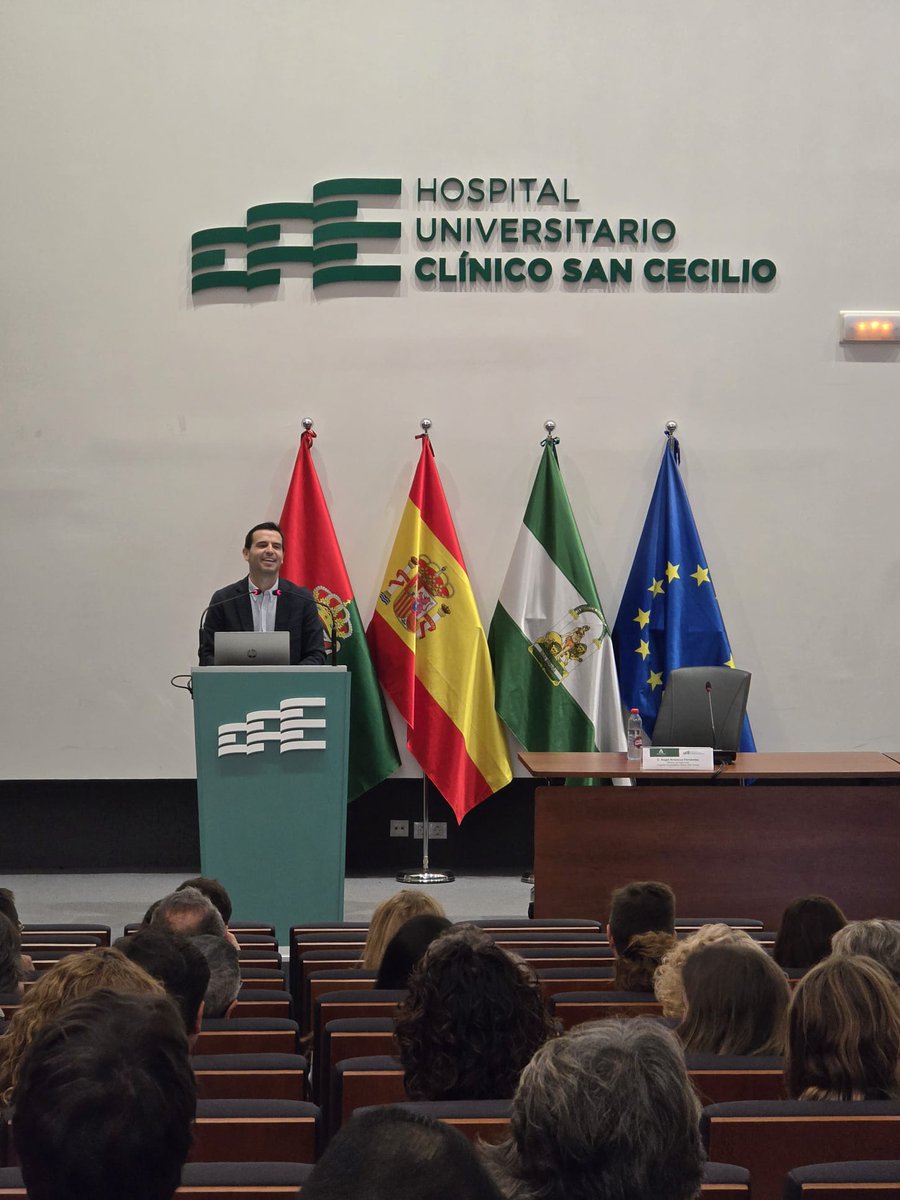 clinicogranada's tweet photo. ℹ️ Presentamos el 'Manual de Urgencias, Emergencias y Farmacología Aplicada' coordinado por el Dr. Ángel Amezcua

Una guía rápida de bolsillo dirigida especialmente a profesionales médicos de #Urgencias que recoge cómo abordar los casos más frecuentes

Muy pronto estará online https://t.co/IaOsUBwbjF