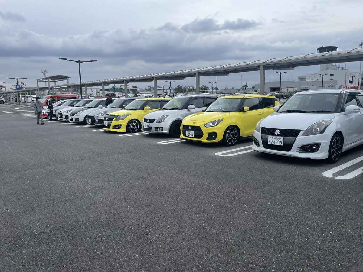 yamakouzc31s's tweet photo. 今年はきゅうすいがないので勝手にスイフトオフをしたいと思います！

11月24日（日）　朝10時〜

場所　佐賀空港第4駐車場

ゆる〜く集まってゆる〜く解散しようと思ってます。

お昼ご飯等は空港内また付近に飲食店があります！

よろしくお願いします🙇 https://t.co/4E4U6CJ9Dy