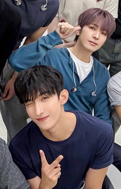 one_w77's tweet photo. 겸원 비주얼 무슨일이지 진짜.........🧎 https://t.co/Jk7xzKzNj6