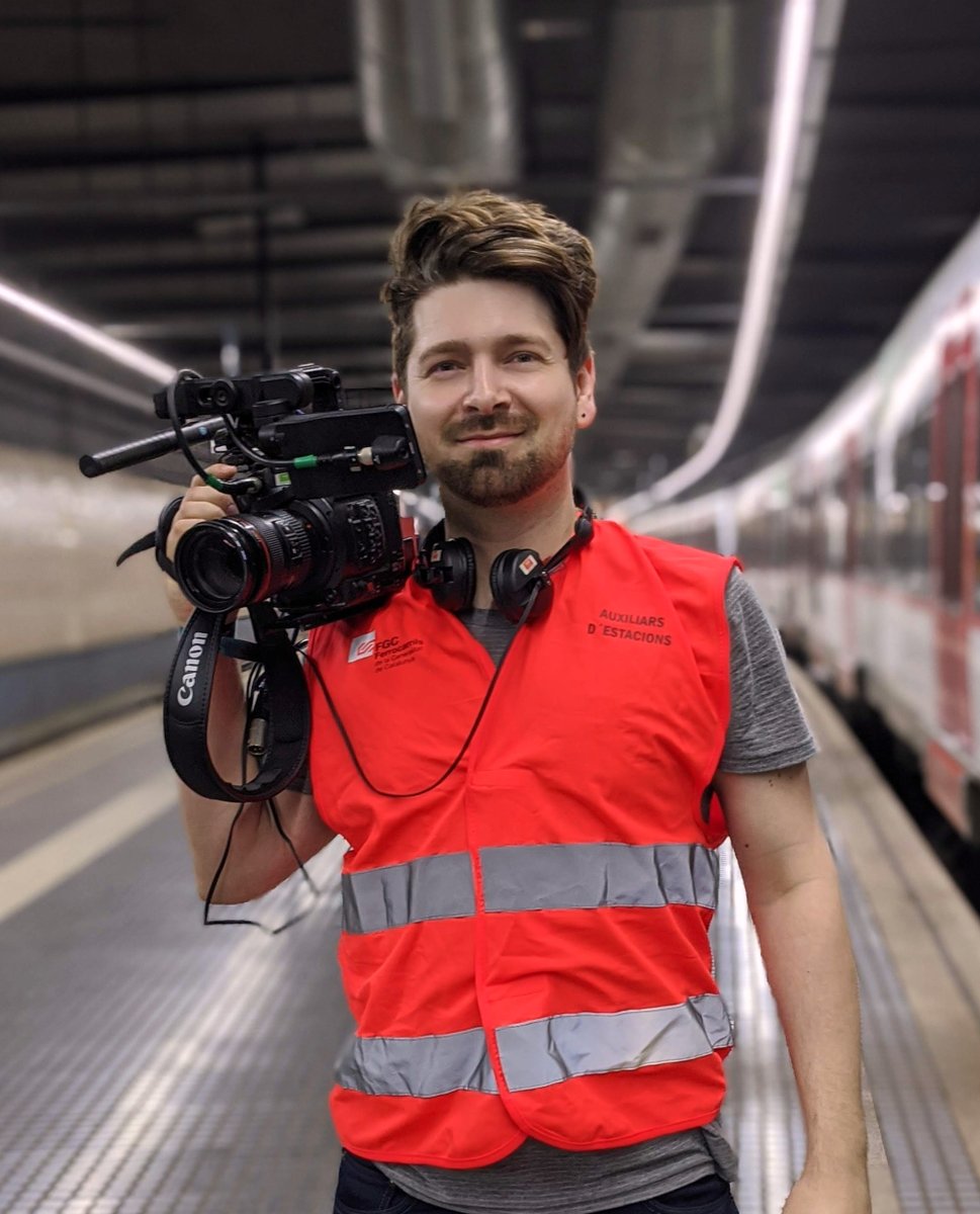 so sad to hear about the end of <a href="/BBCClick/">@bbcclick</a> after 25 years - I made so many memories there reporting on technology and working with such a talented and adaptable team