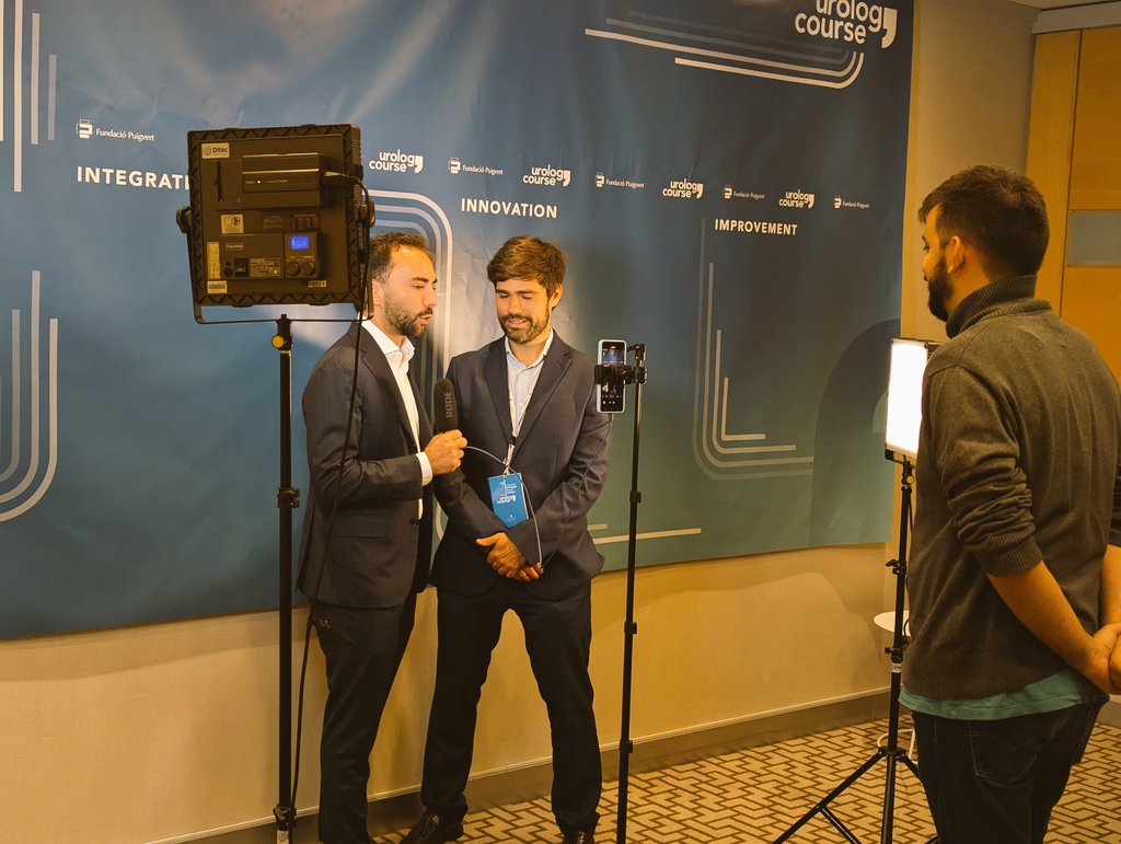 Iván Schwartzmann (@ischwartzmann) on Twitter photo Behind the scenes de la entrevista a <a href="/juarez_del_Dago/">Pablo Juárez DelDago</a>, jefe del ERUS technology working group durante el #57uroPuigvert . Behind the scenes de la entrevista a <a href="/juarez_del_Dago/">Pablo Juárez DelDago</a>, jefe del ERUS technology working group durante el #57uroPuigvert .