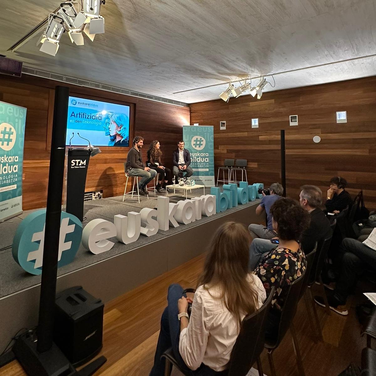 mastodon.eus/@euskarabildua (@euskarabildua) on Twitter photo #Euskarabildua2024 Atsedenaldia ondoren, Alexis Guirlé #Izarralde taldeko zuzendariak eta Xabier Garmendia <a href="/AbailaKoop/">Abaila Kooperatiba</a>|eko kideak datu zentro lokalen eta datuen kudeaketa lokalari buruz hausnartu dute: #Euskarabildua2024 Atsedenaldia ondoren, Alexis Guirlé #Izarralde taldeko zuzendariak eta Xabier Garmendia <a href="/AbailaKoop/">Abaila Kooperatiba</a>|eko kideak datu zentro lokalen eta datuen kudeaketa lokalari buruz hausnartu dute:
