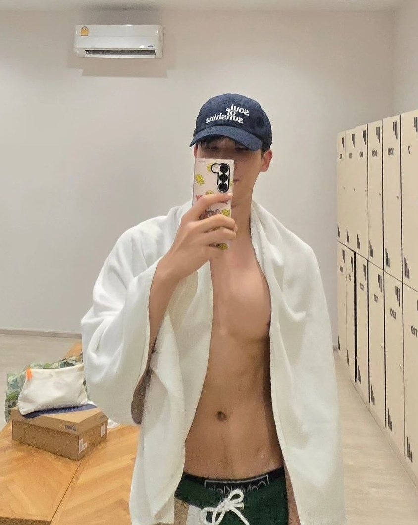 All_Tay_tawan_V's tweet photo. โอ้วเอวต่ำไปปปปป 

#Tawan_V https://t.co/aLsdlepBeV
