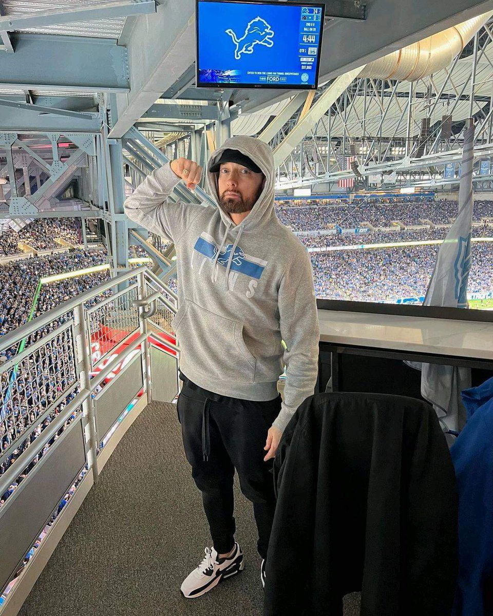 moneyfirstralph's tweet photo. 🎂🎈🎂🎈🎂
Happy Birthday To Hip Hop Legend #Eminem @Eminem Slim Shady Is 52 Today!👑 #GoLions #OnePride #keepdrinkingthekoolaid #AllGrit @Lions https://t.co/PwoKGMNatz