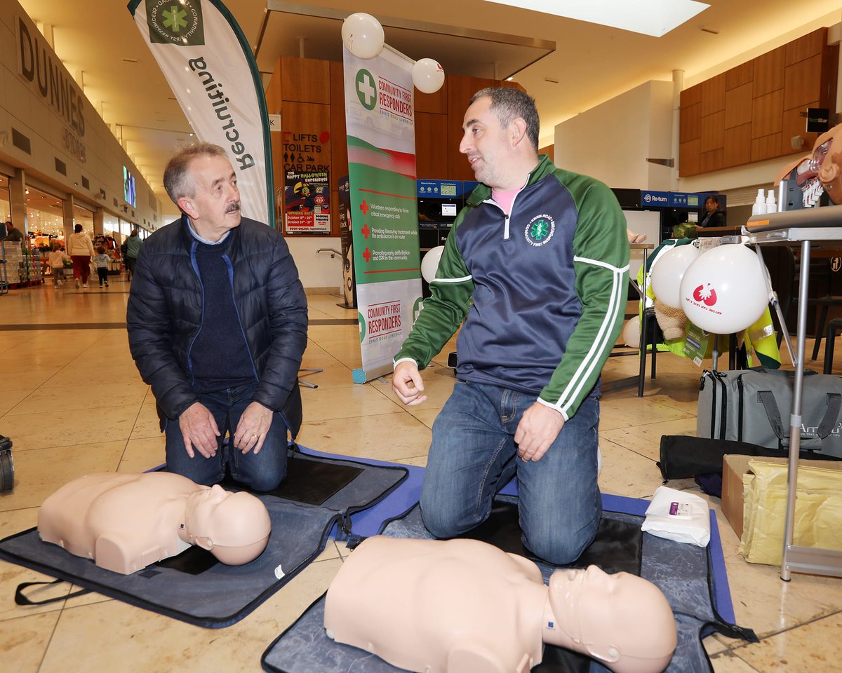 A huge shoutout to the Ennis Road CFR volunteers who spent the last saturday at Jetlands Shopping Centre recruiting and teaching life-saving skills like CPR! 🙌👏 Your dedication to the community is inspiring.  🚑💙 #EnnisRoadCFR #Volunteers