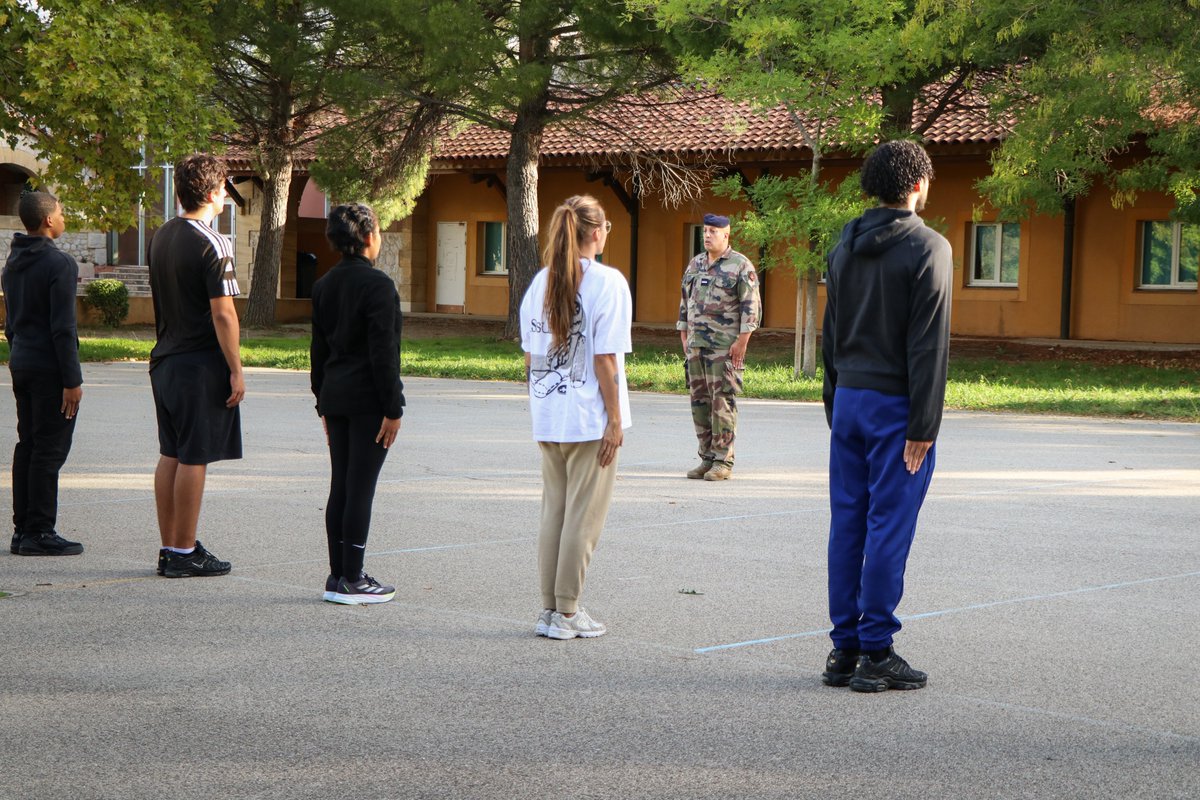 Le 23/10 c'est l'événement Ensemble on s'Engage !

Nos jeunes, formés à la marche militaire par le CIRFA, sont prêts à vous bluffer pendant cette journée. 👨🏽‍✈️

RDV sur le campus de Saint-Louis pour une journée de découverte des métiers de l'uniforme.