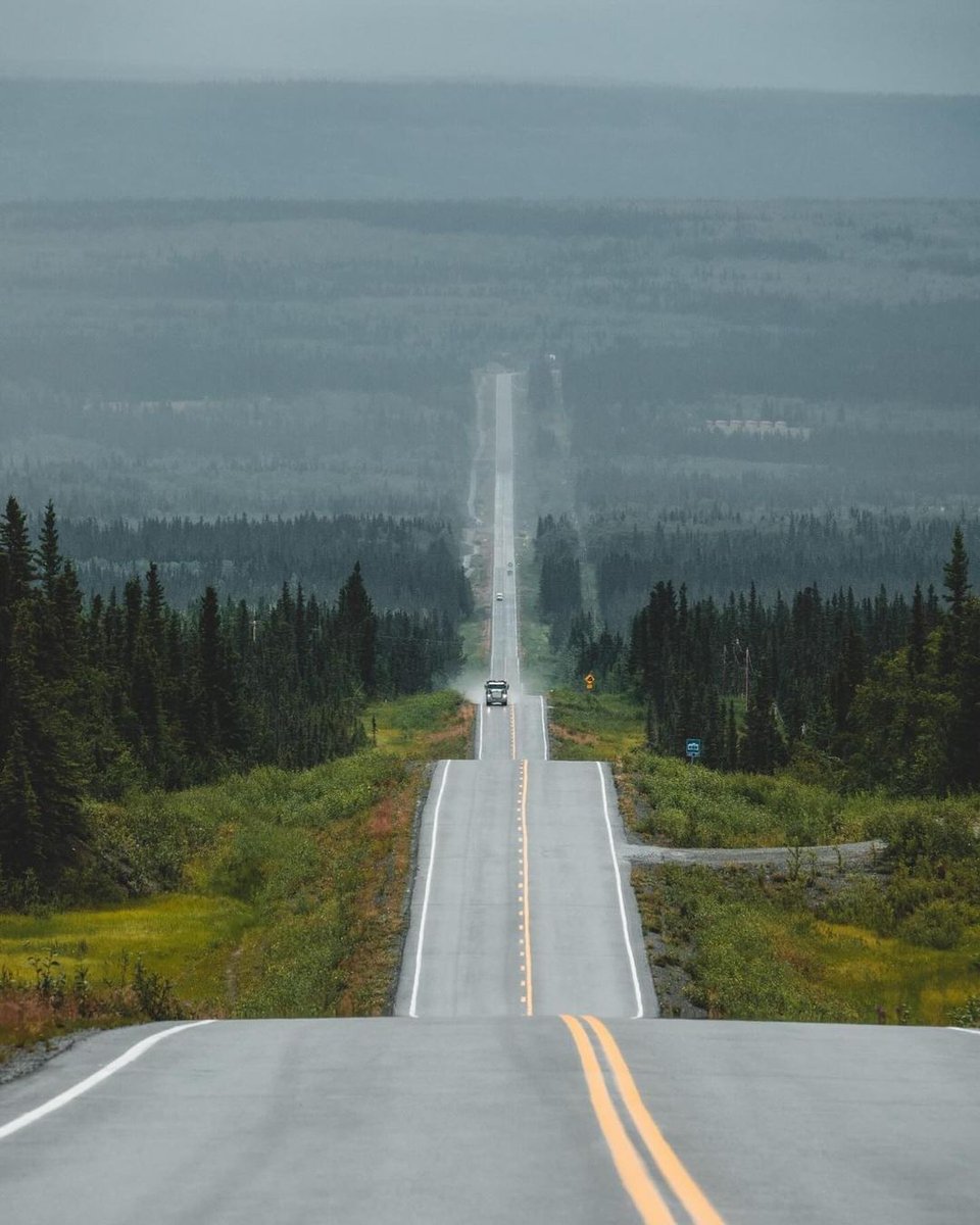 Travel_Earth360's tweet photo. Highway in Alaska 🇺🇸 https://t.co/vvaosfQ43x