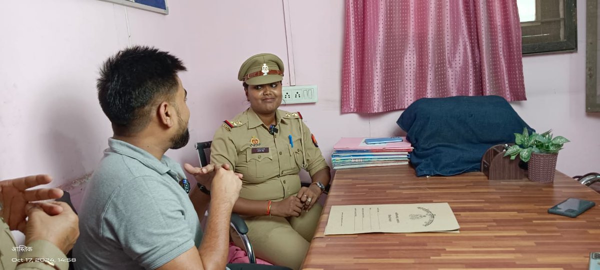 Dcp_CAWAS's tweet photo. पिंक बूथ 82 रूमी गेट थाना चौक पर दिनांक 17.10.24 को #DCPCAW @IPSAparnaGupta के निर्देशन में @Acp_Caw, पिंक बूथ प्रभारी, कर्मचारियों, श्री वैभव तिवारी RJ Fever 104FM, श्री अर्पण चार्ल्स एंथनी, श्री आदर्श कुमार द्वारा मिशन शक्ति के दृष्टिगत संवाद किया गया। https://t.co/uWGSNbBWPR