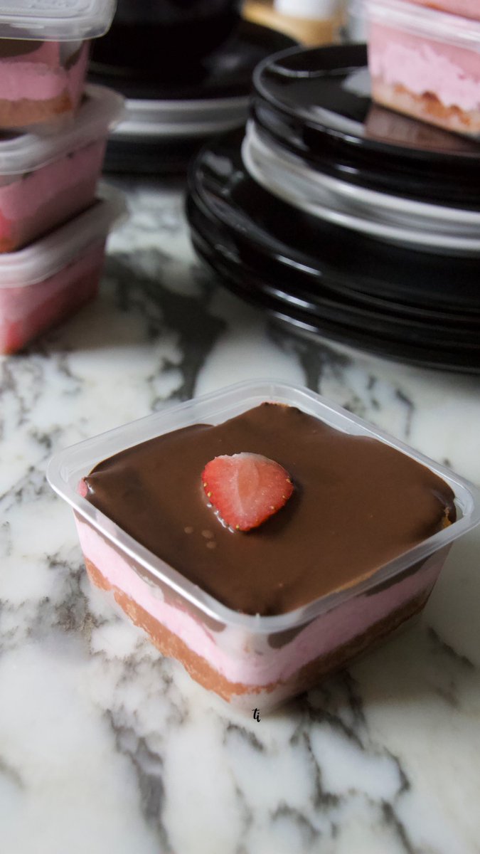 theingredients_'s tweet photo. The legendary combo no one can resist! 🍓 + 🍫 = 🙌🏻

#theingredients #bandarenstek #bakeryseremban https://t.co/hAgeegFEKx