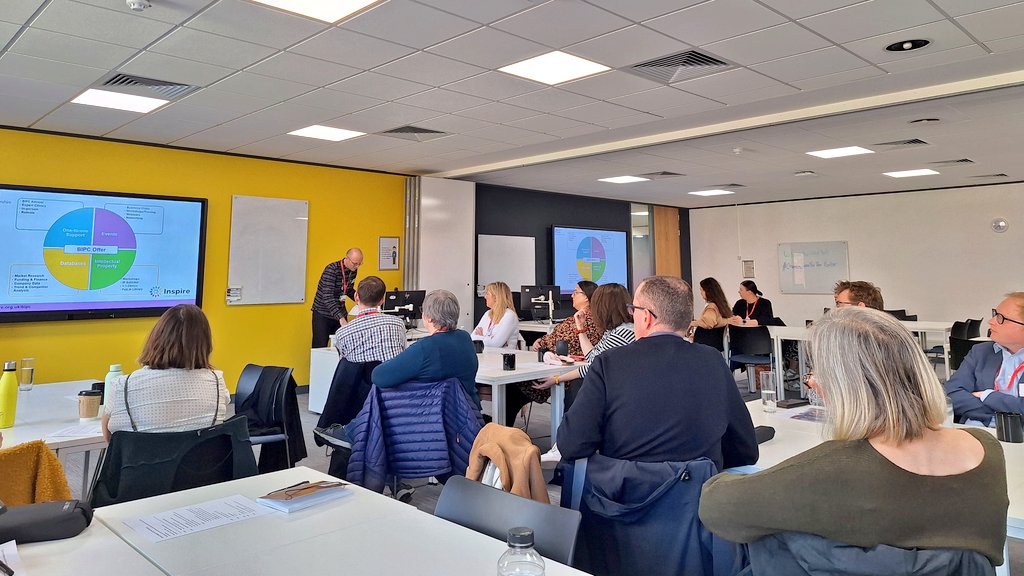 I'm at the <a href="/CILIPEastMids/">CILIP East Midlands</a> #CILIPFest event today in Nottingham representing Schools Library Services. Professionals from a range of library and information sectors are here. It's going to be a very rewarding &amp; insightful day! <a href="/CILIPinfo/">CILIP</a> <a href="/youthlibraries/">YLG Committee</a> #ChangingLivesForTheBetter