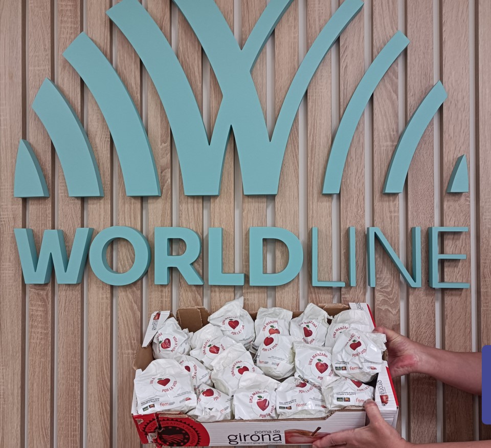#Worldline ha tenido el placer de colaborar con la <a href="/FundacioEM/">Fundació Esclerosi Múltiple</a> en su campaña solidaria "Una Manzana por la vida". Esta iniciativa busca sensibilizar a la sociedad y captar fondos para la investigación médica sobre la Esclerosis Multiple. 🍎 
#unamanzanaporlavida