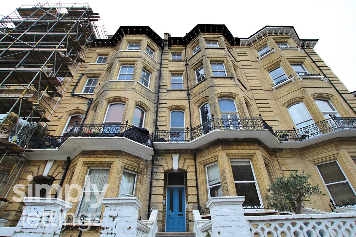 simplylett's tweet photo. #ToLet A charming two bed #Flat off #Hove Seafront - £1,700pcm! VIDEO TOUR: https://t.co/YYxefZax7I PROPERTY DETAILS: https://t.co/mEPm4tvp1N Call 01273 729 000 to view! #Lettings #Property #Brighton #SimplyLettings https://t.co/df8U7nVJuX