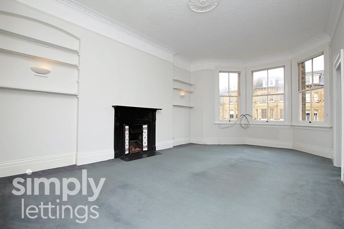 simplylett's tweet photo. #ToLet A charming two bed #Flat off #Hove Seafront - £1,700pcm! VIDEO TOUR: https://t.co/YYxefZax7I PROPERTY DETAILS: https://t.co/mEPm4tvp1N Call 01273 729 000 to view! #Lettings #Property #Brighton #SimplyLettings https://t.co/df8U7nVJuX