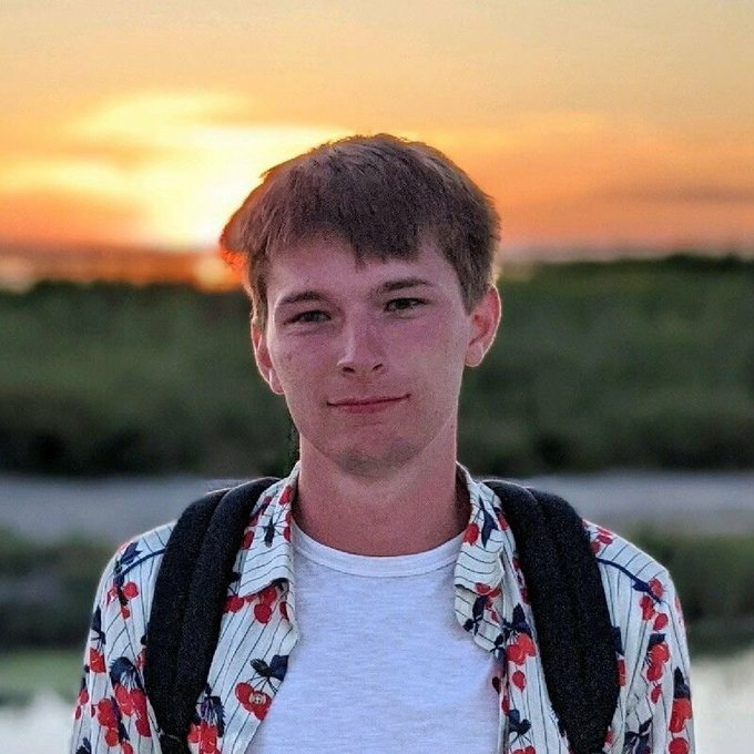 Paul a été assassiné par un homme roulant en SUV et toujours aucun mot ni du ministre des Transports F. Durovray, ni du ministre de l'intérieur B. Retailleau.
On aimerait faire du vélo sans devoir risquer nos vies parce que des types se croient tout permis à bord de leur tank.