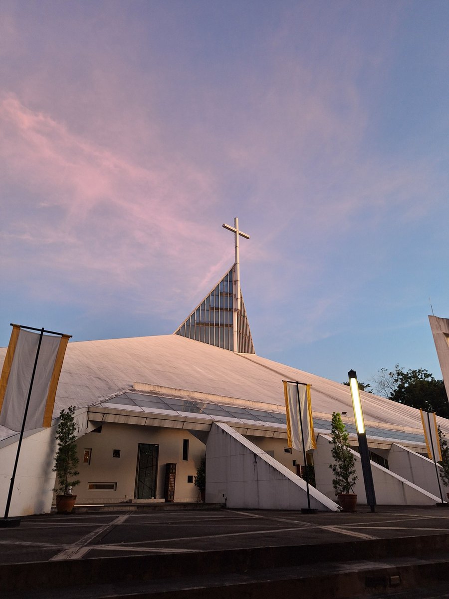 clauddenoelle's tweet photo. and im so ready to spend the next four years of my life with you, ateneo 💙 #stillthehill https://t.co/QJEY6kzltM