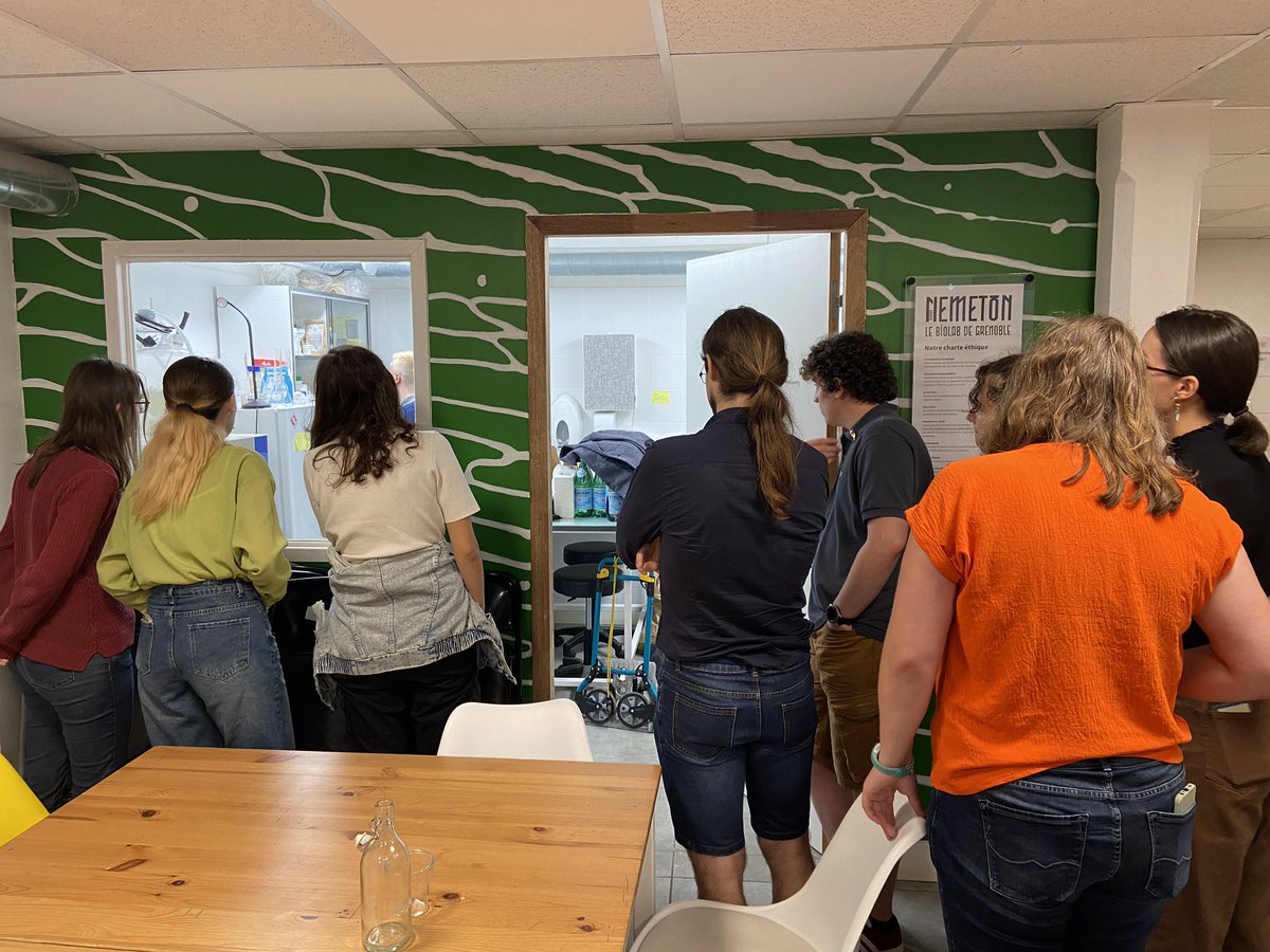 LMSchlenker's tweet image. Les M1 @CcstMaster découvrent le biolab Nemeton @CapBerriat  et rencontrent Damien Bouevin à la Capsule dans le cadre du cours  « découvrir les métiers et environnements professionnels ». #CSTgre