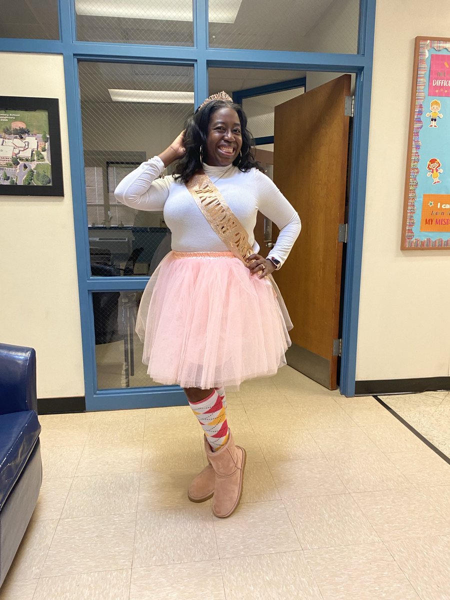 Happy Birthday to our wonderful School Counselor Ms. Cajuste ❤️ we appreciate all you do for our students. Thanks for taking care of our Grizzly bear family🥰🐻 🐾