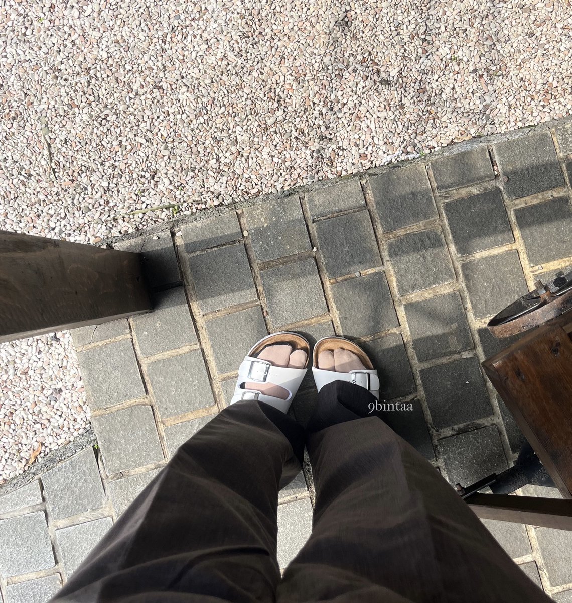 9bintaa's tweet photo. nemuin sendal flats local punya cakep2 bgt deh, nyaman, modelnya unik2🥹🫶🏻 https://t.co/HGd5xkZW9H