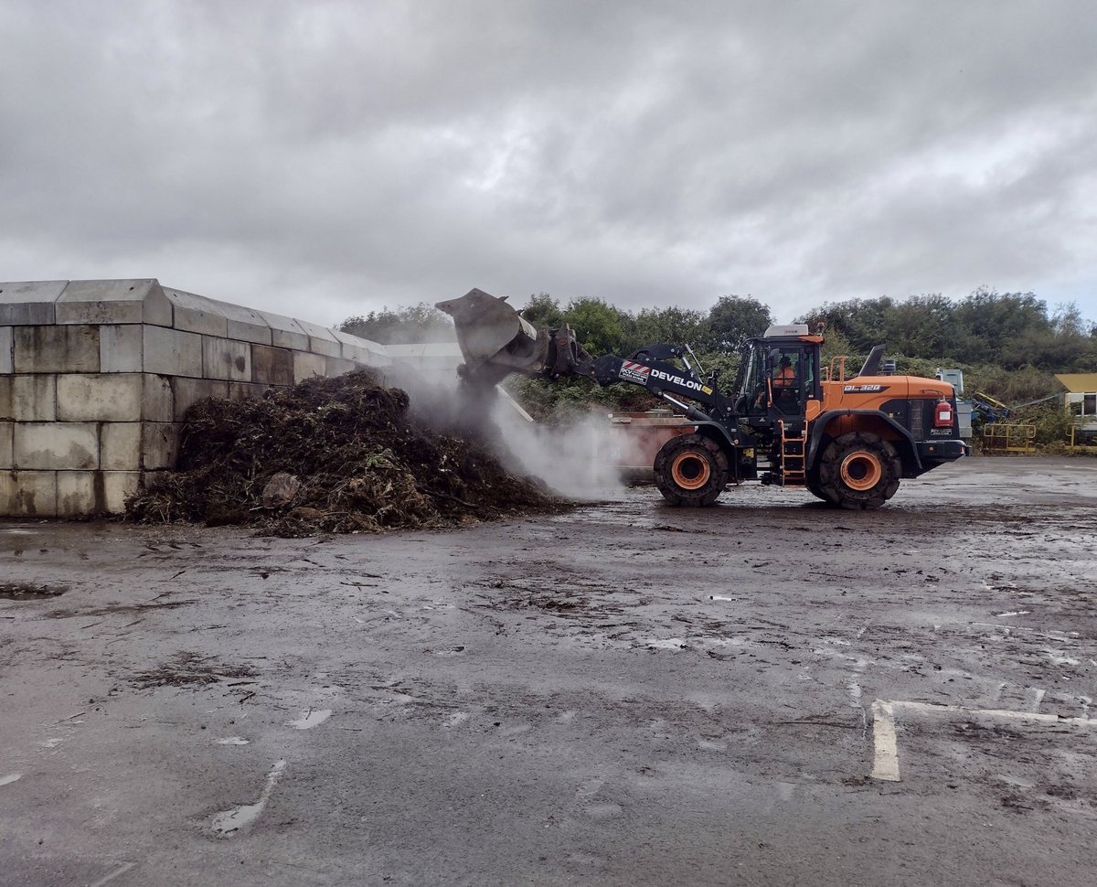CBTrainingUKLtd's tweet photo. Loading Shovel training is crucial for candidates that will be using this machine in the workplace.
Training ensures that operators are able to correctly and safely manoeuvre within the working environment. https://t.co/HOqVY7QIar