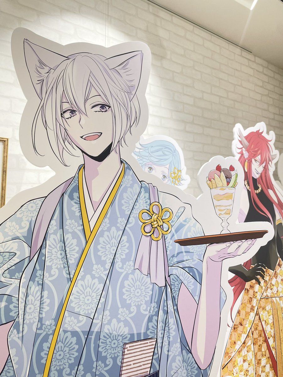 神はじカフェの店内をチラリと覗かせていただきました！等身大パネル、、デカくて、、いい、、、☺️(当日のパネル配置はちょっと違います)お迎えしてくれた