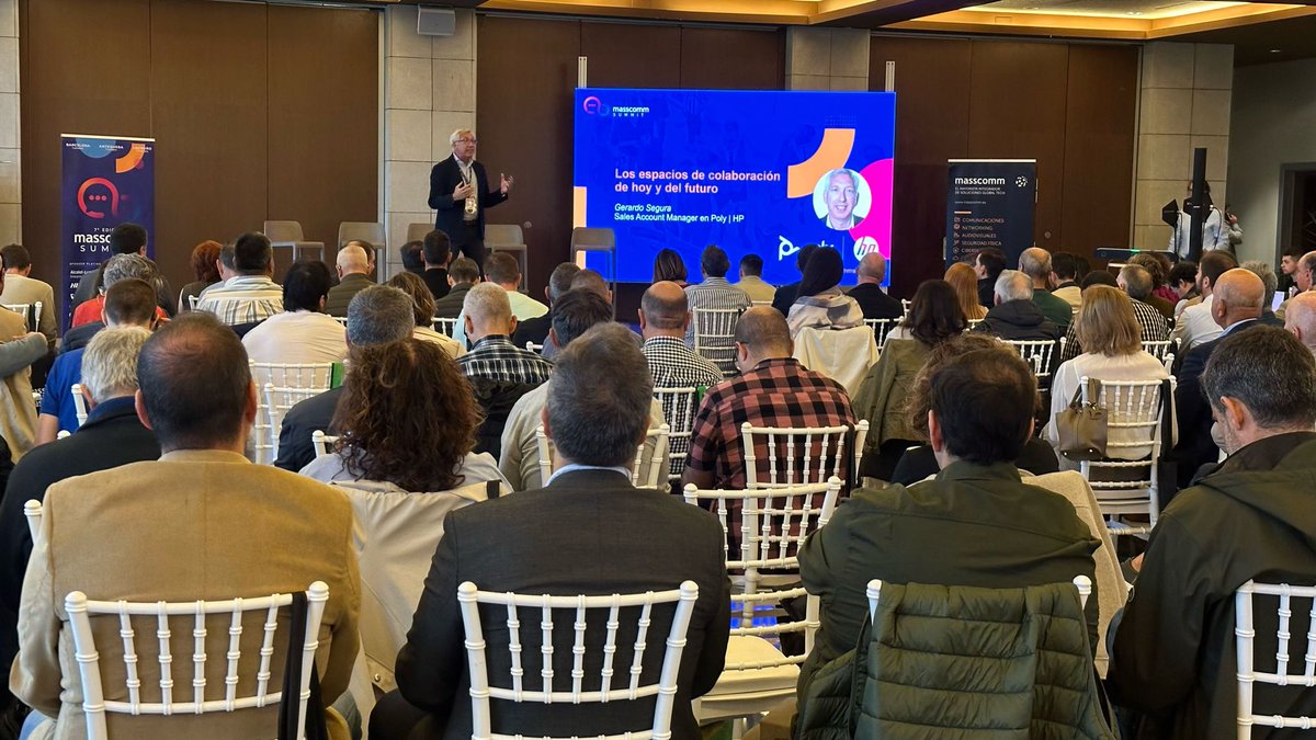📷 ¡Estamos de vuelta tras el café en #MasscommSummit24!

Gerard Segura, Senior Manager Sales  en <a href="/PolyCompany/">HP Poly</a> y su compañero Pablo nos traen sus innovadoras soluciones para videoconferencias. ¡Transforma tu forma de conectarte! 📷 #TransformaciónDigital #Videoconferencia