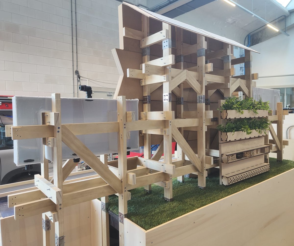 Ontdek de #InfraWall op de Dutch Design Week! Dit innovatieve #geluidsscherm, gemaakt van 100% #circulaire materialen, vermindert geluidsoverlast, wekt zonne-energie op en bevordert #biodiversiteit. Wil je meer weten? Kom langs bij Klokgebouw, stand 1.18👈.